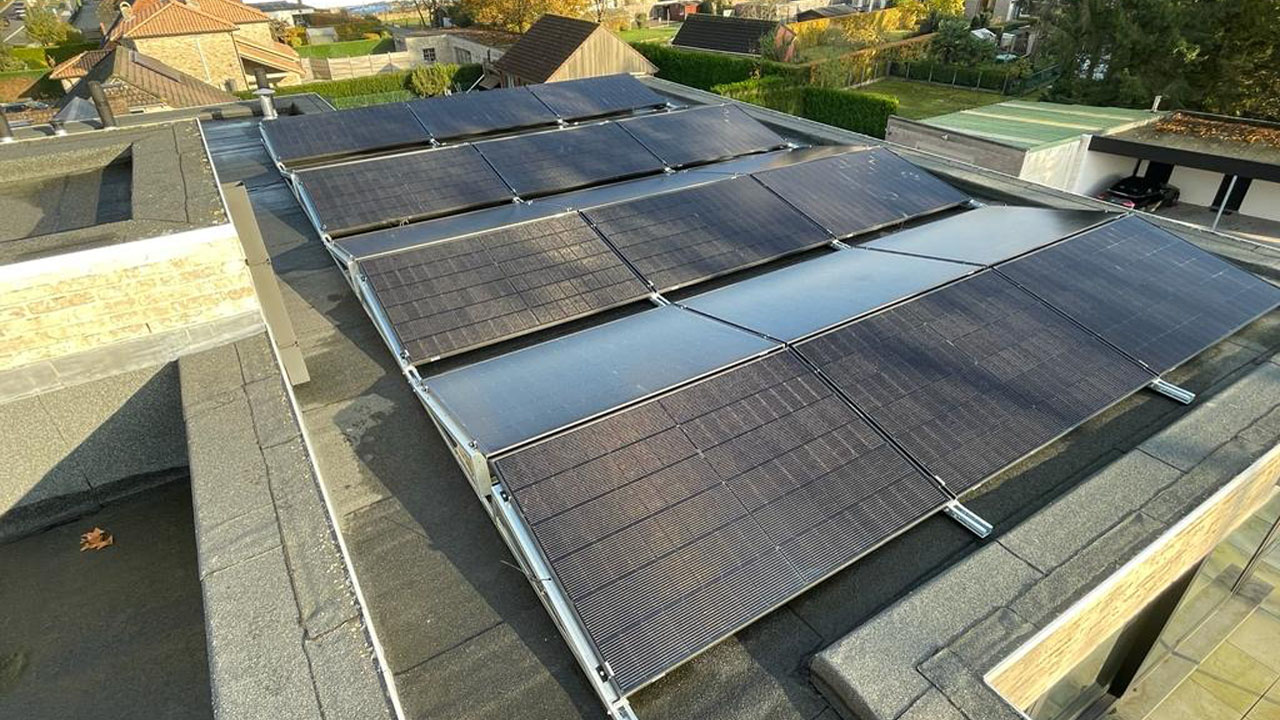 Wij leveren en plaatsen micro omvormers voor uw zonnepanelen